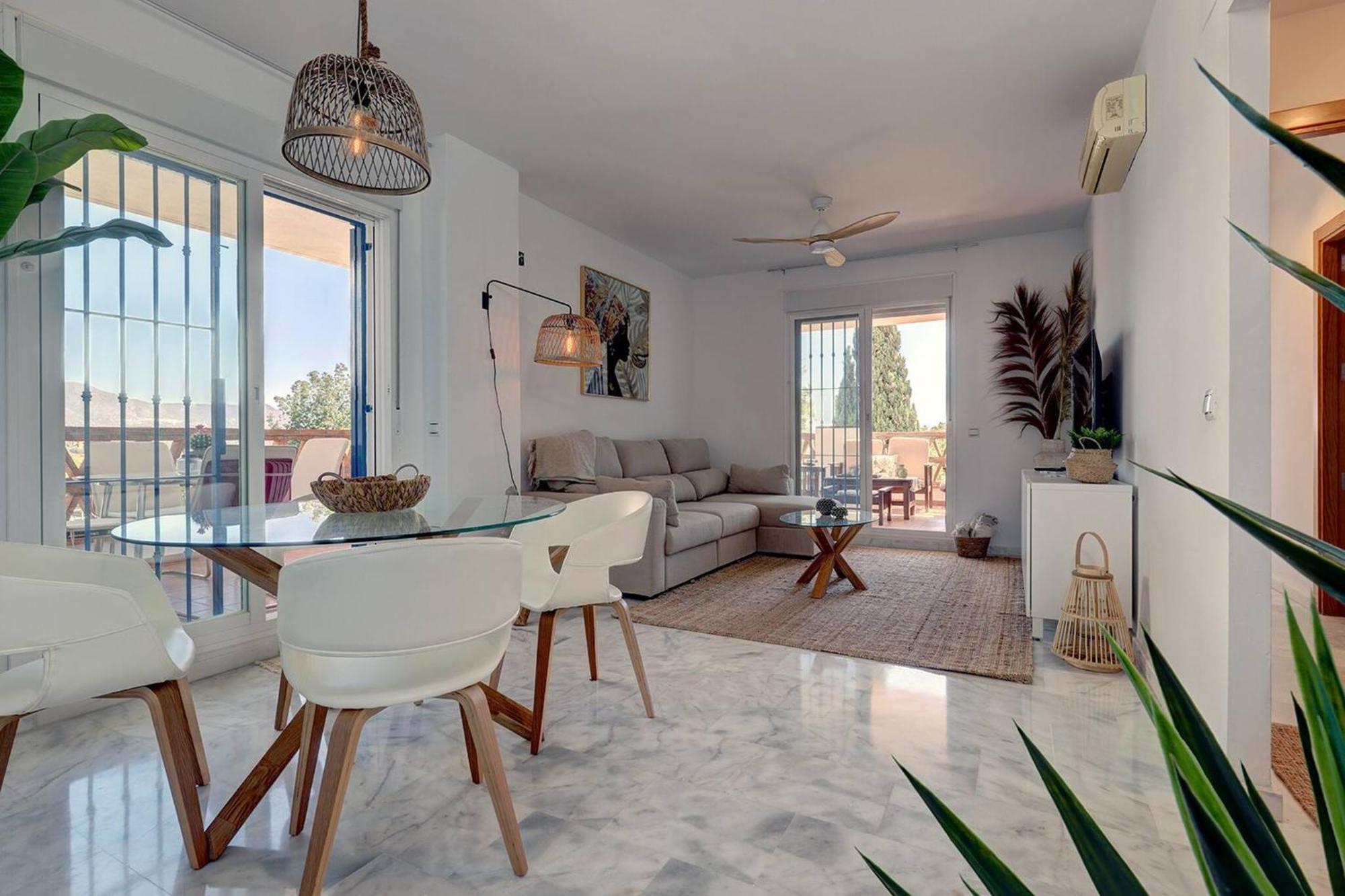 105 Welcoming Andalusian Style 2 Bed With Views Of Miraflores Golf *